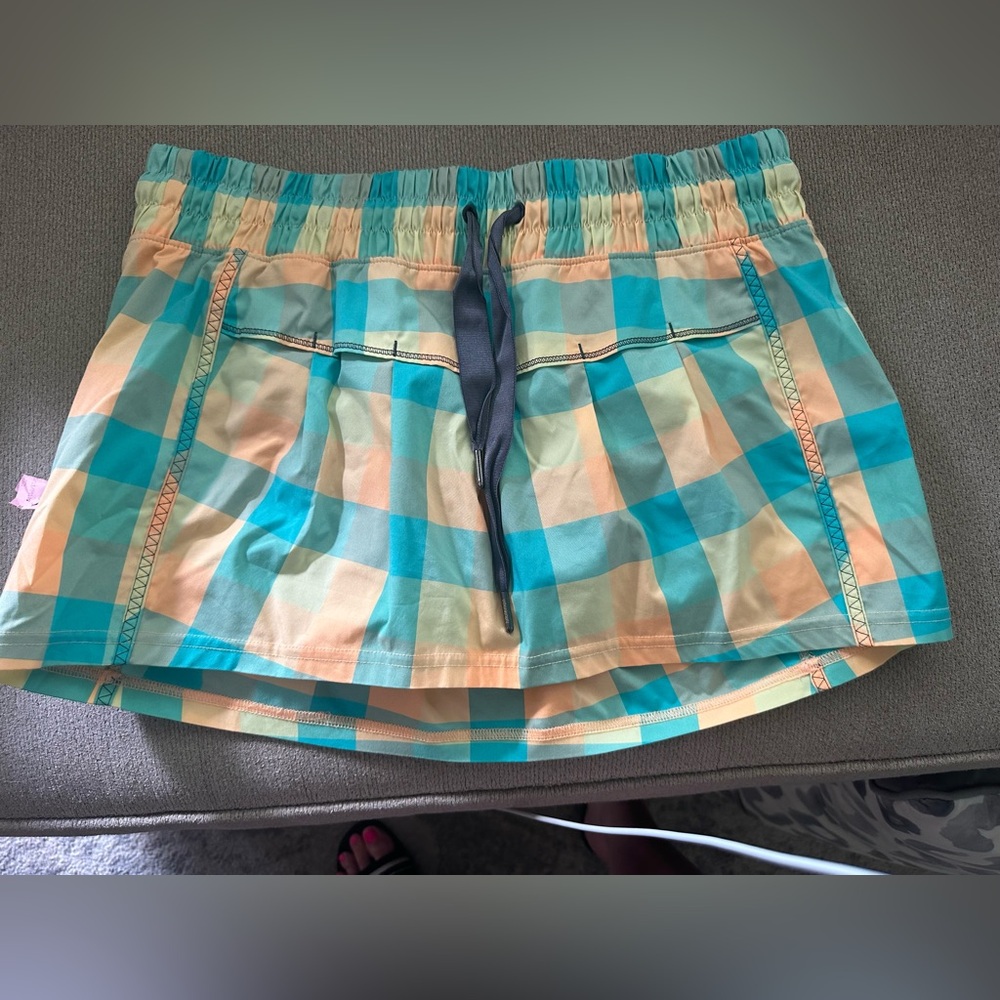 Lululemon athletic skirt, built in shorts